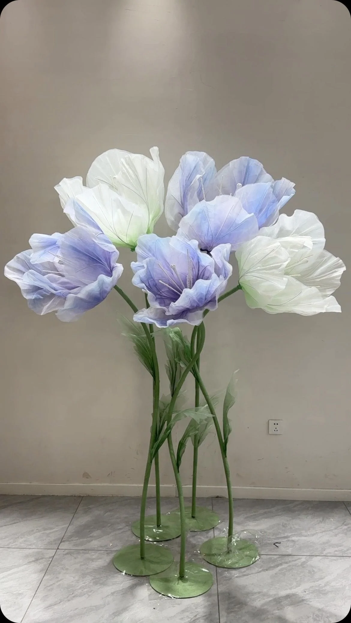 Hoa tulip khổng lồ - Khóm hoa Tulip khổng lồ - Xưởng Hoa Khổng Lồ | Decor trang trí sự kiện | Decor Studio | Decor quán cafe theo concept