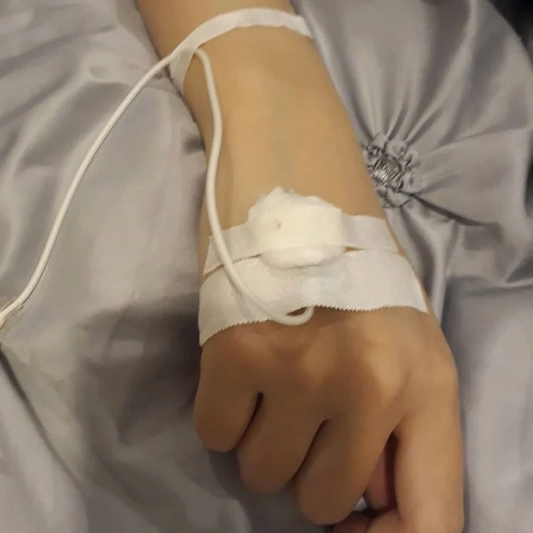 1001+ Hình truyền nước biển ảnh nằm viện chụp tay THẬT NHẤT | Yody (2)