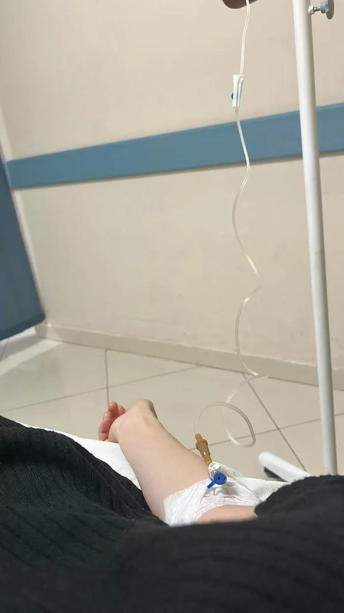 200+ Hình ảnh truyền nước biển trên tay nam và nữ chân thực (2)