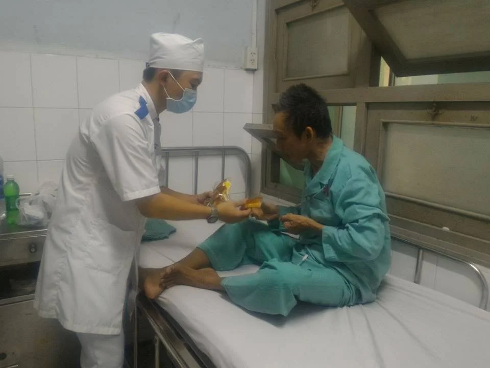 Bị con chối bỏ, cha đau đớn trong bệnh viện - Báo Người Lao Động