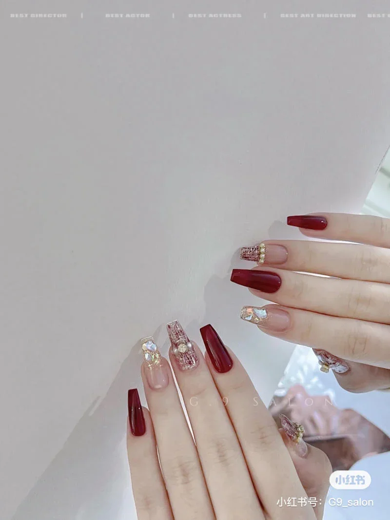 Mẫu nail đẹp nhẹ nhàng cho Tết