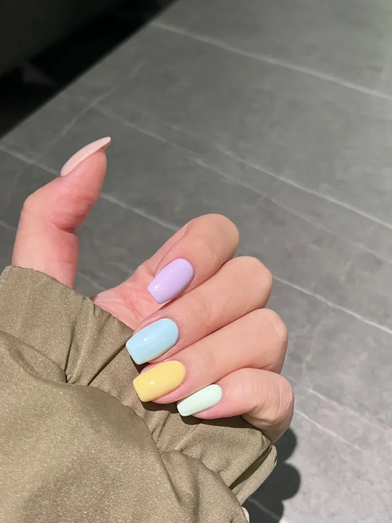 TOP 15 Mẫu Nail Nhiều Màu Cực Chất Cho Nàng Năng Động (3)
