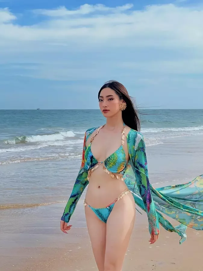 11 bộ bikini bé bằng nắm tay siêu bốc của dàn sao Việt đầu hè