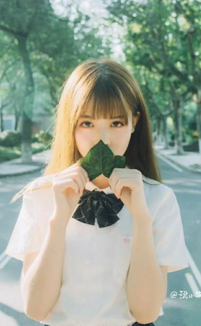 chụp ảnh che mặt ngại ngùng (2)