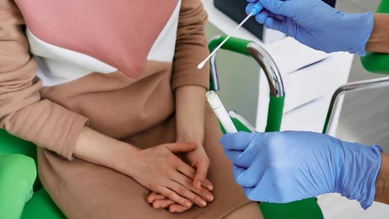 Nhiễm trùng âm đạo là nguyên nhân phổ biến gây rỉ ối, do đó cần được điều trị đúng cách