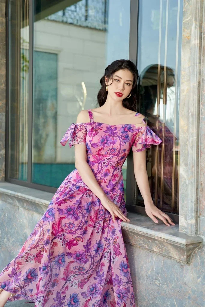 Đầm Maxi Họa Tiết Hoa Trễ Vai màu Hồng Tím Xếp Ly
