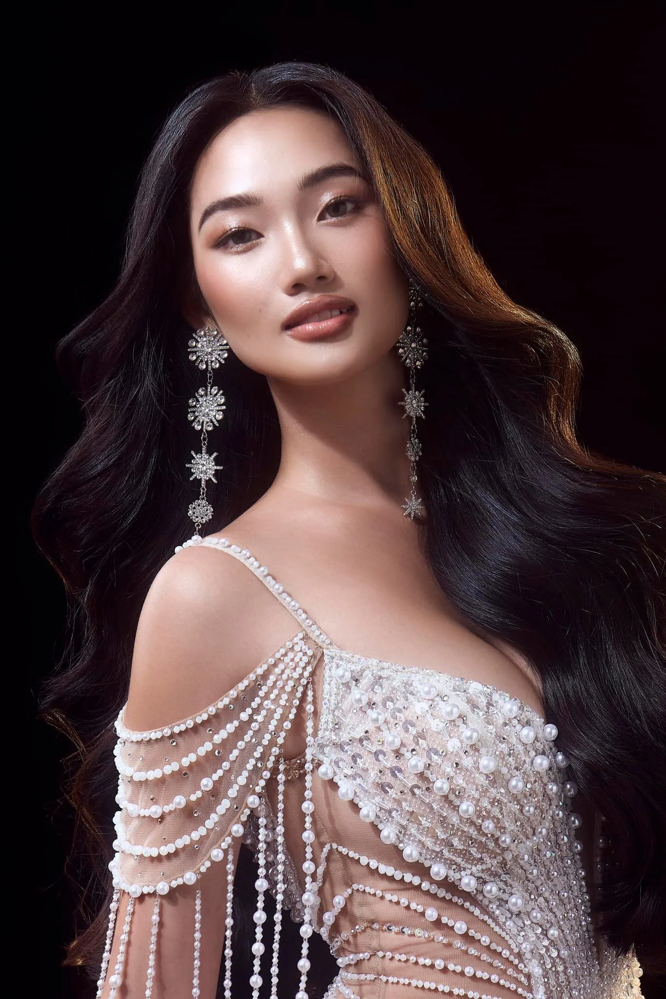 Nhan sắc cô gái 'vượt mặt' Kỳ Duyên ở tập 1 Miss Universe Vietnam