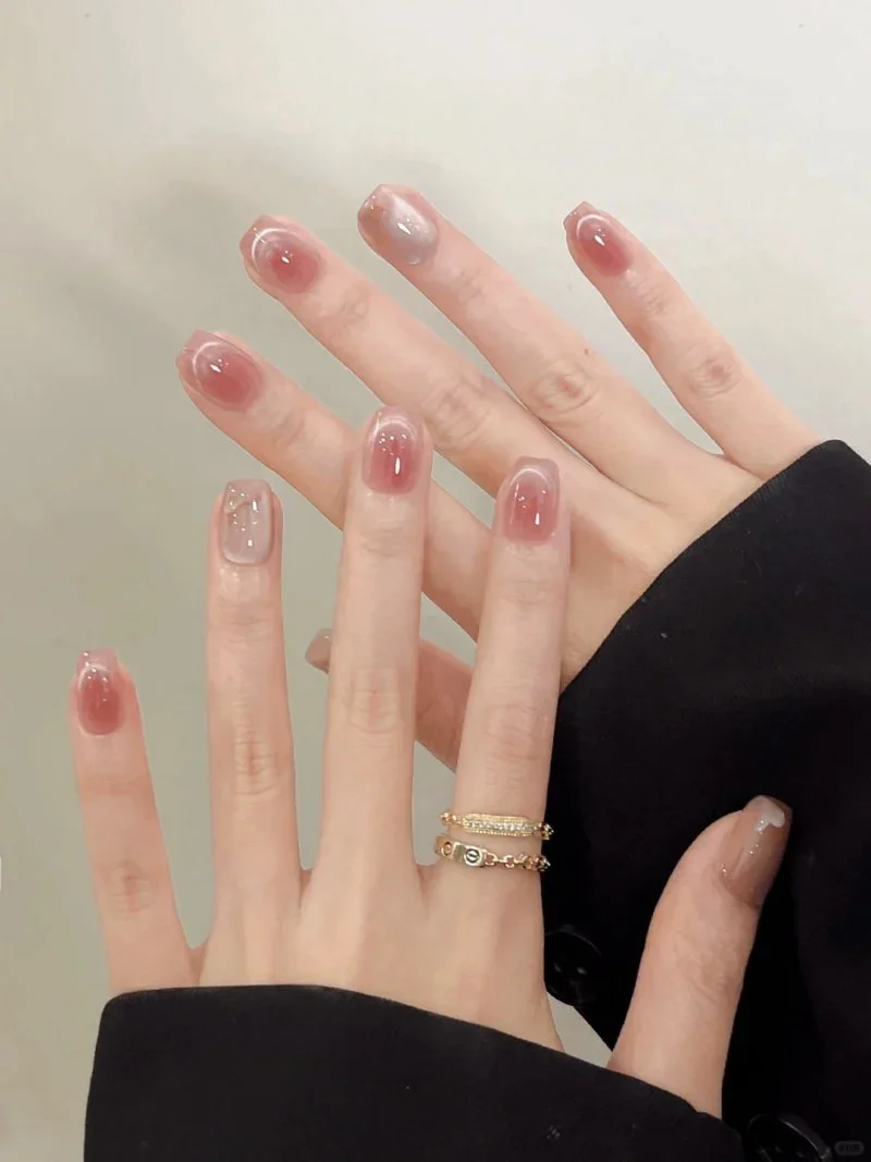 Mẫu nail mắt mèo hồng nhạt tự nhiên