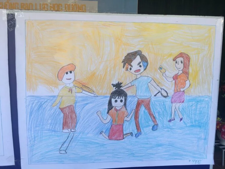 tranh vẽ bạo lực học đường bằng sáp màu
