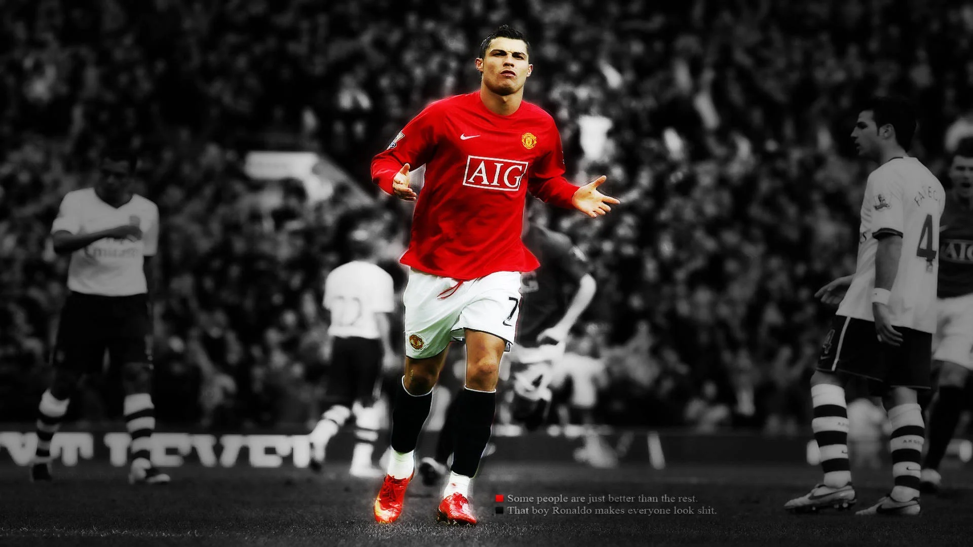 hình ảnh ronaldo trong màu áo Manchester United đang thi đấu trên sân cỏ